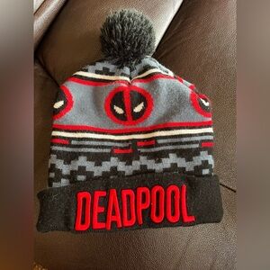 Deadpool Kids Pom-Pom Beanie - Red and Black